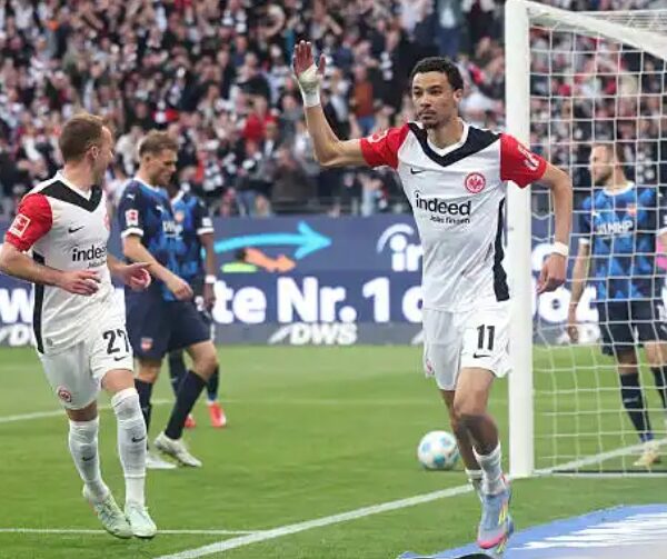 Frankfurt move to third place with a hat-trick against Heidenheim
