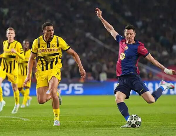 Lewandowski leads rout as Barca beats Dortmund in first leg
