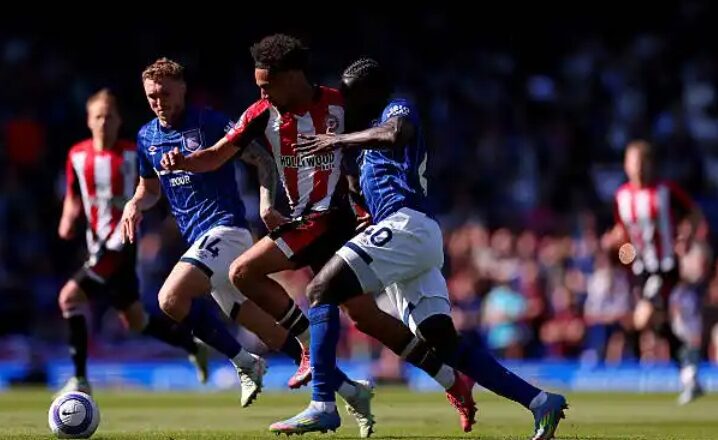 Brentford beat Ipswich to keep alive European hopes