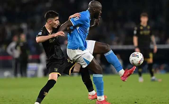 Napoli 2-2 Genoa: Double fumble blows title race wide open
