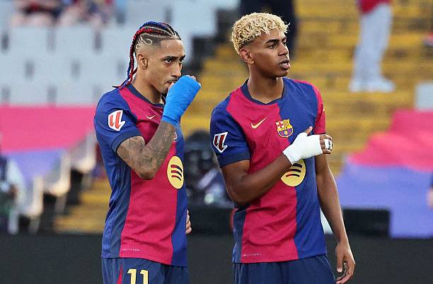 Raphinha extends Barca contract until 2028