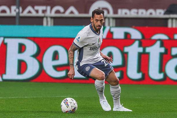 Inter ready to listen to offers for Hakan Calhanoglu