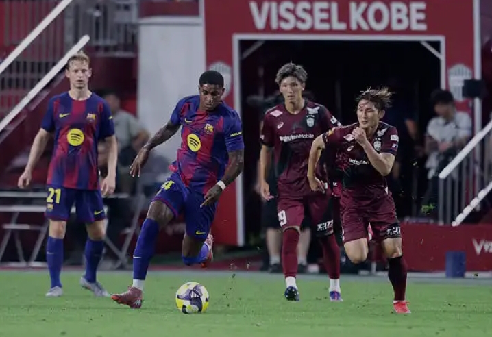 Barcelonas Marcus Rashford Dribbles The Ball During The Preseason Friendly Between Vissel Kobe And FC Barcelona At Noevir Stadium Kobe On July 27 2025 In Kobe Hyogo Japan