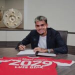 New Bayern Munich winger Luis Diaz takes part in first training