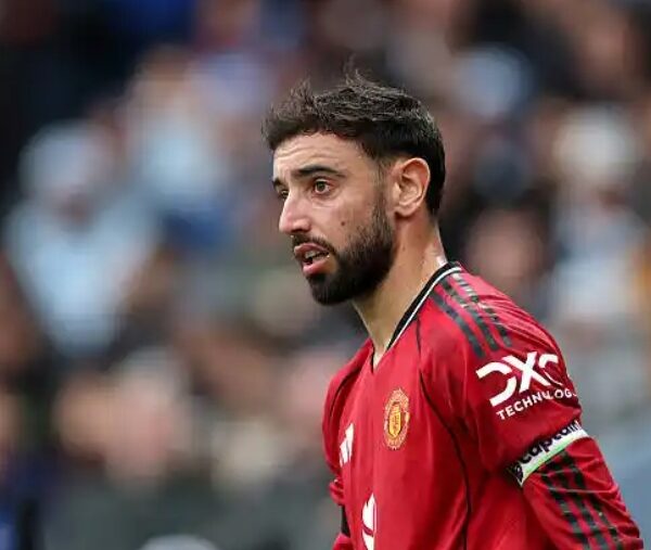 manchester united football news:Fernandes issues demand after derby loss